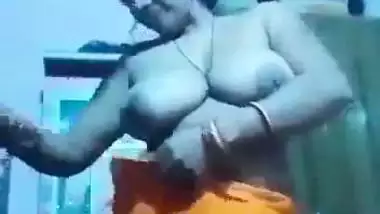 Kolhapur lady records her Indian nude MMS for her lover