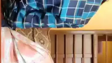 Bengali cousin sister kissing and foreplay viral sex