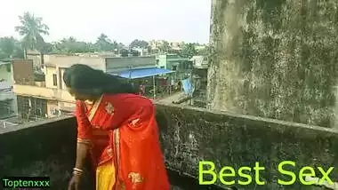 Indian sexy bhabhi getting hot for sex but who will fuck her? watch till the end