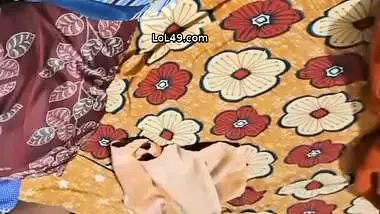 Husband fucking wife pussy after removing the towel