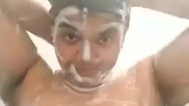 Desi sexy bhabi nude bath