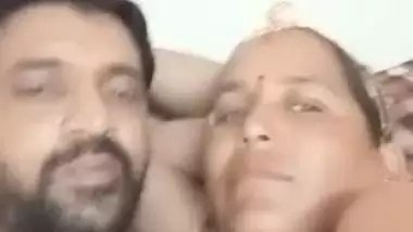 Mature aunty hugging topless big boobs viral show