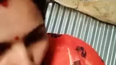 Porn of Desi woman who makes XXX man happy with the help of her mouth