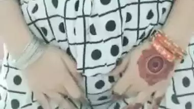 Newly married desi nude lady shows her milky boobs